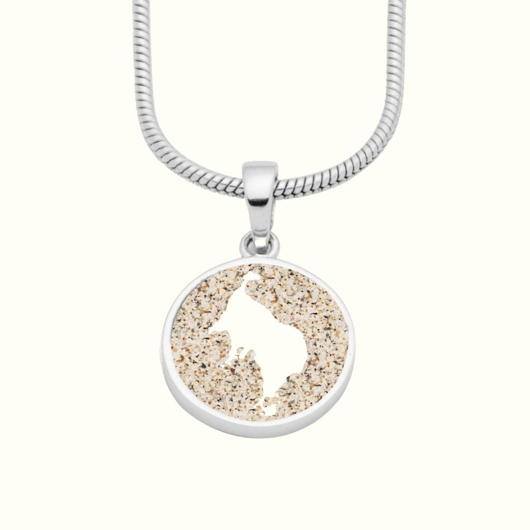 kettenanhaenger mit der mueritz in strandsand