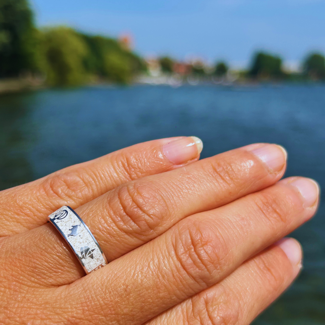 fingerring von waren mueritz mit strandsand