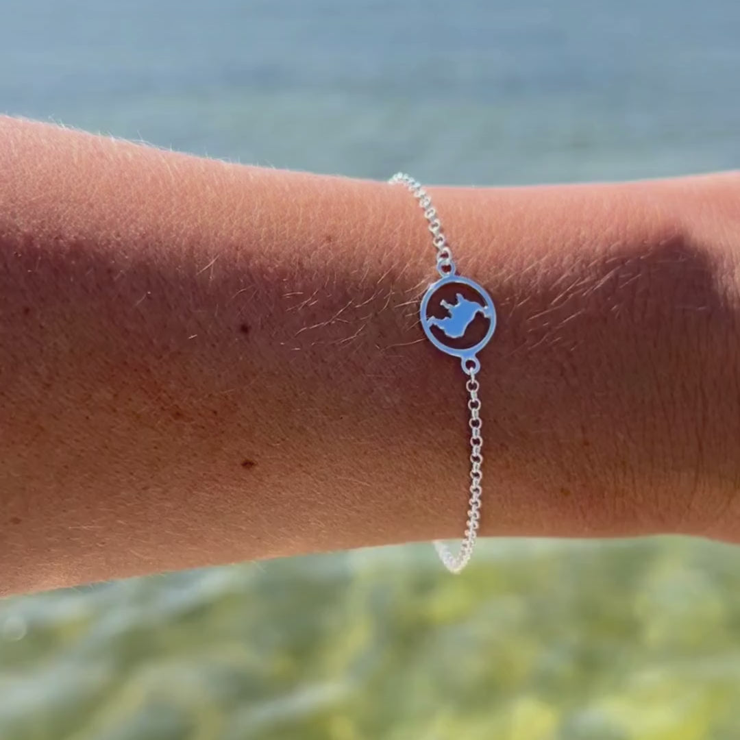 silber armband als video vor wasser